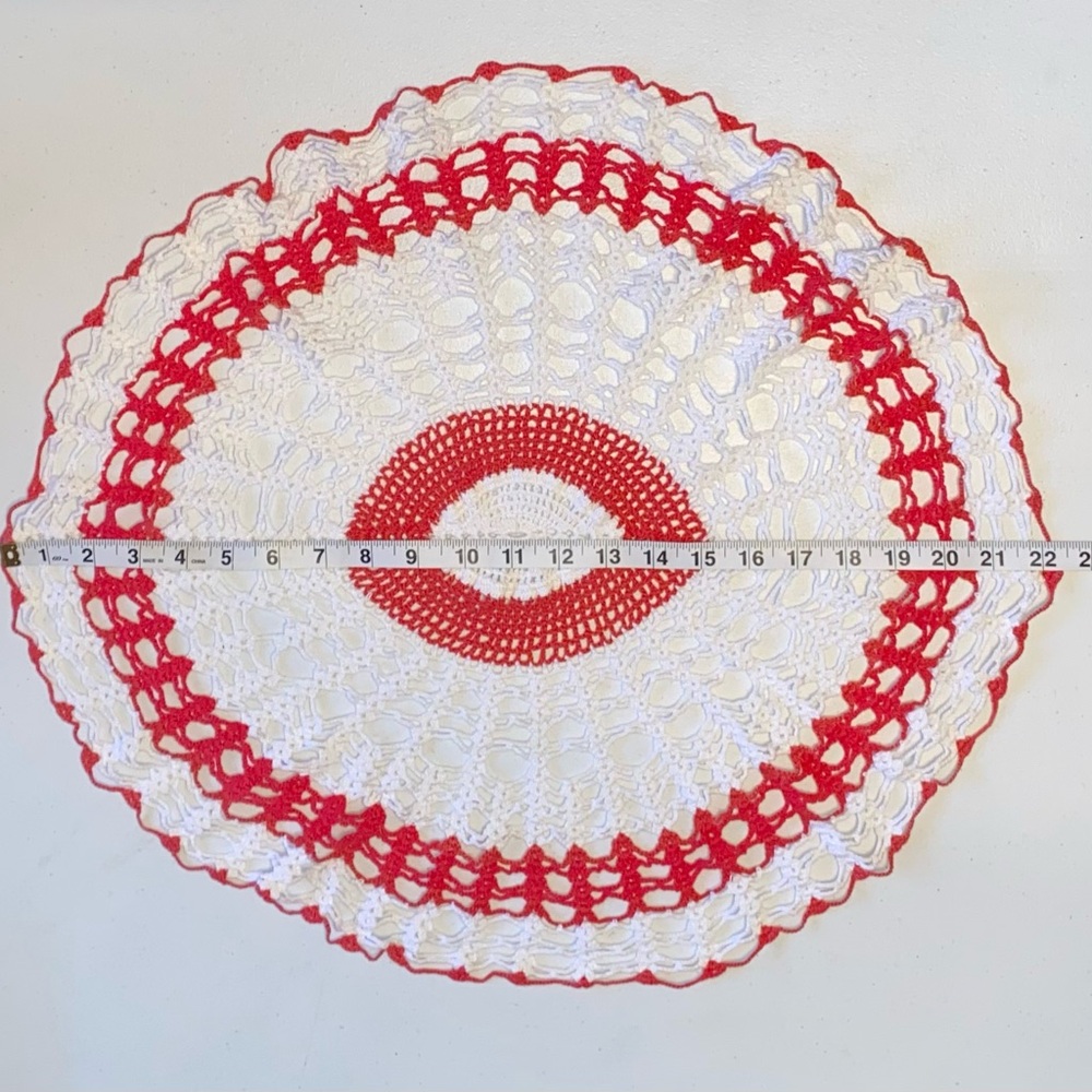 Vintage 1950s Crochet 4-Piece Doily Set in Red and White - Picture 11 of 16
